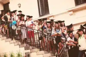 Etudiants diplomés pour leur remise des diplômes